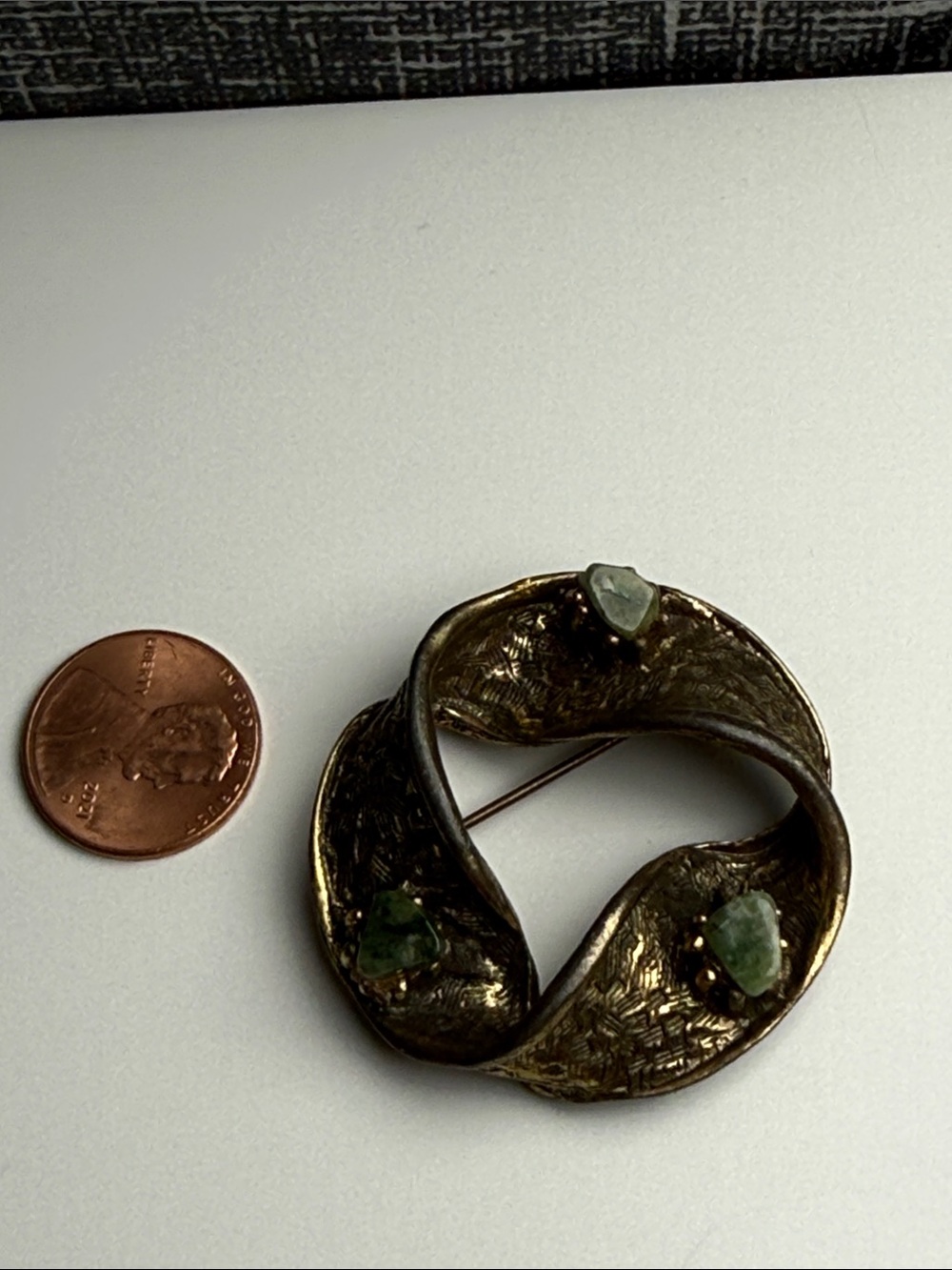 Vintage brutalist Green Stone Circle Brooch MCM nugget pin - Picture 10 of 14